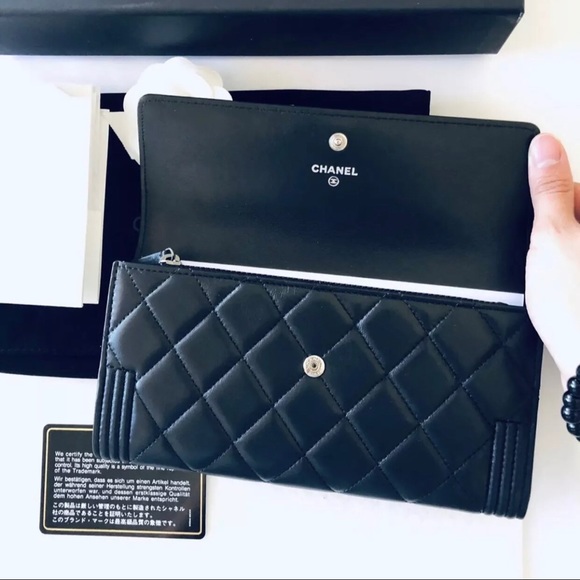 AUTHENTIC Chanel Black Quilted Lambskin Wallet - Picture 3 of 7